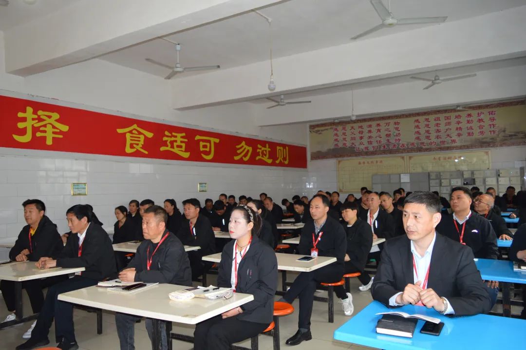 弘揚國學(xué)文化，傳承國學(xué)精髓