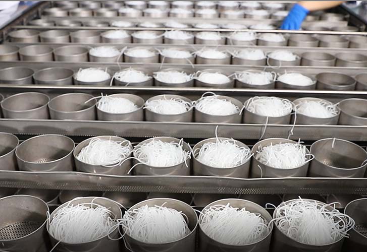小型酸辣粉加工廠選擇自動化生產線需要考慮哪些因素？?